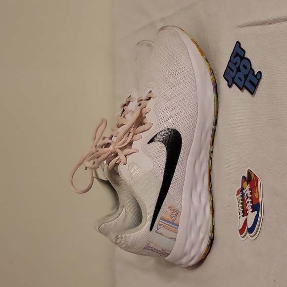 Nike  size 8.5 WMNS Revolution 6 NN PRM Running Shoes White Women  D09475-100 - Picture 3 of 16